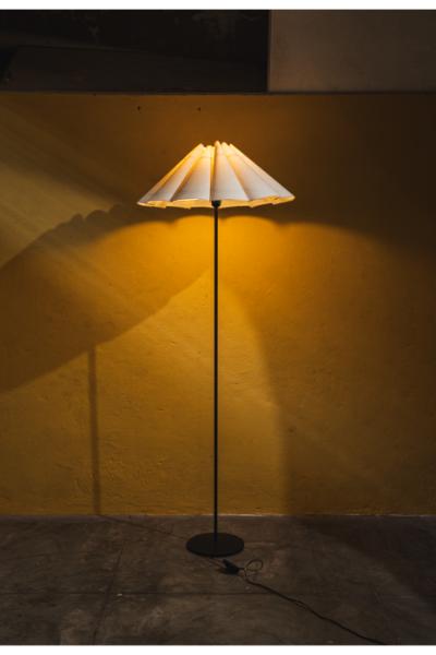 Plain Jane floor lamp - Scallop shade
