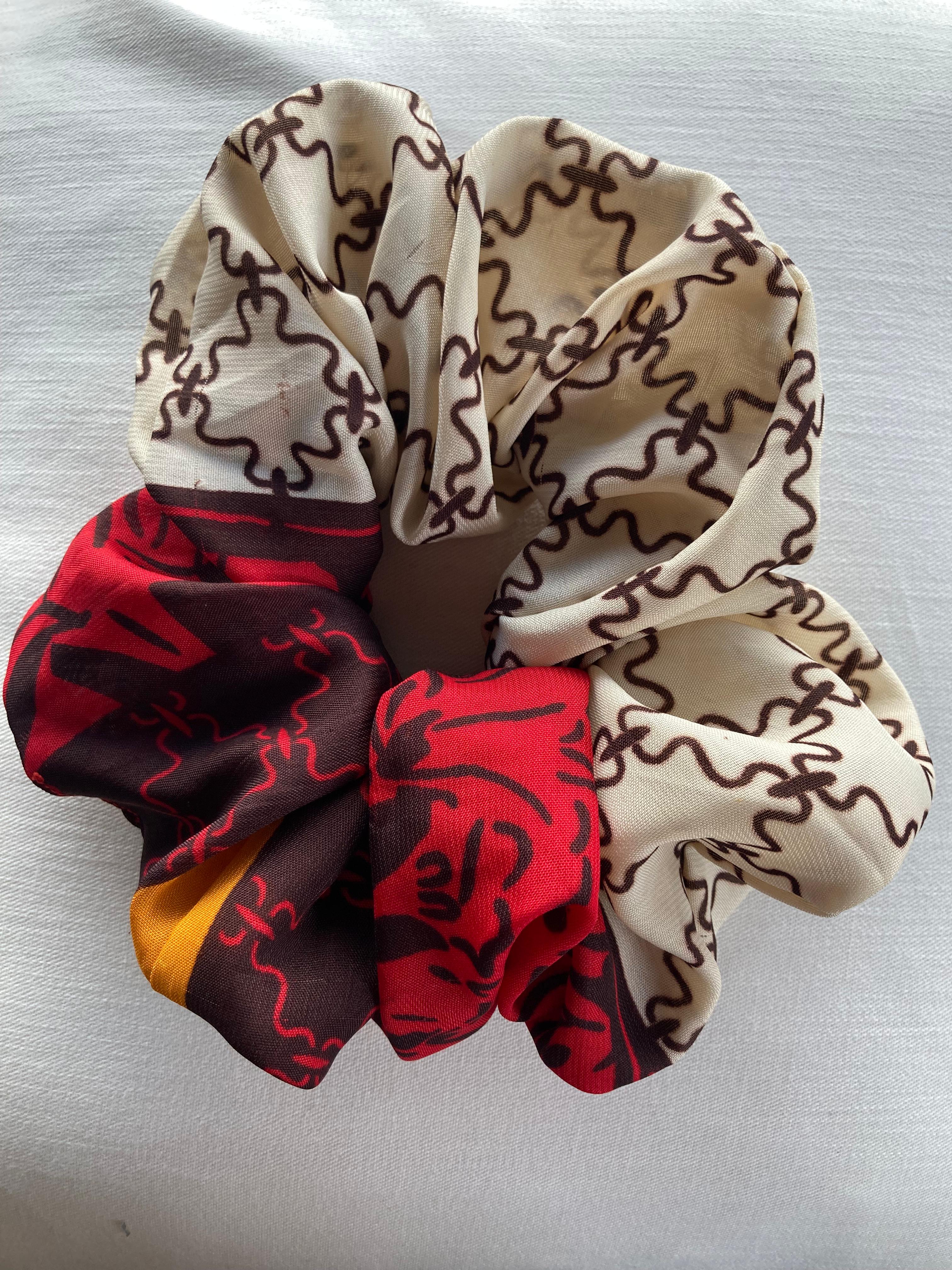 Scrunchy - Vivid Red With Cream (S)