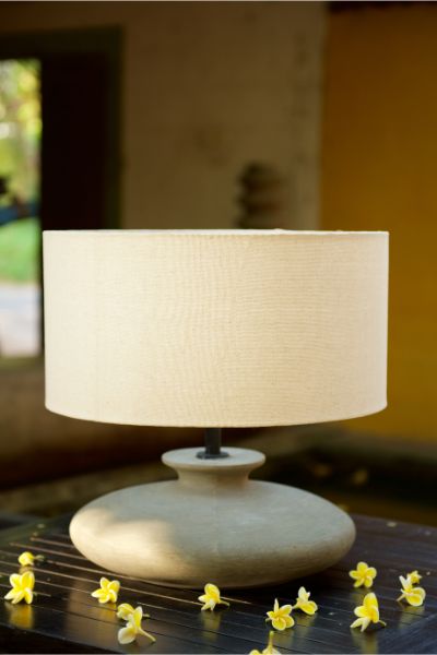 The Phillips Cement Table lamp - Linen shade